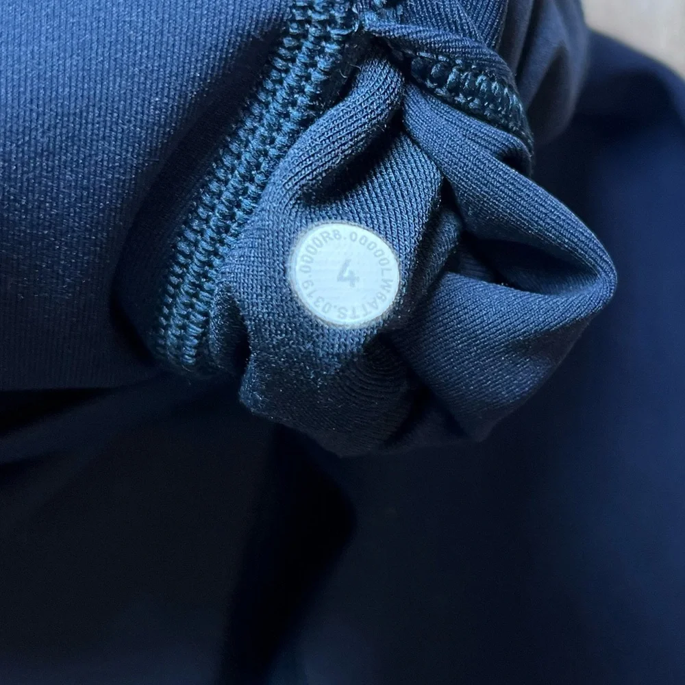 Lululemon Capri Navy Blue‎ High-Waisted Leggings Size 4